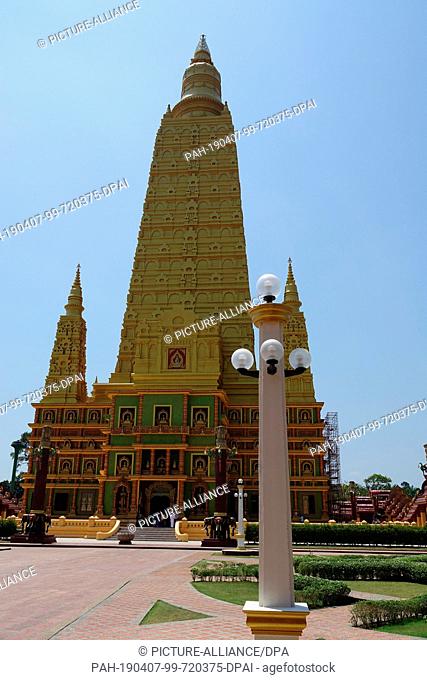 04 March 2019, Thailand, Ao Luek Distrikt: The Chedi des Wat Maha That Wachira Mongkol or also called Wat Bang Tong. The Chedi, a tower-like structure