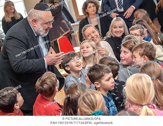 25 January 2019, Brandenburg, Cottbus: Walter Rothschild, Rabbi, speaks with children of the ""Moving Primary School"" before the ceremonial inauguration of the...