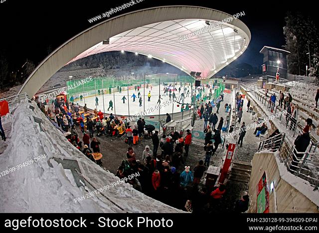 28 January 2023, Saxony-Anhalt, Schierke: The Schierk Winter Sports Weeks opened with an opening event in the Schierker Feuerstein Arena