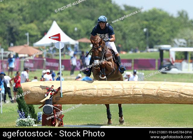 01 August 2021, Japan, Tokio: Equestrian/Eventing: Olympia, Preliminary, Cross Country, on the Sea Forest XC Course. Carlos Parro from Brazil on Goliath in...