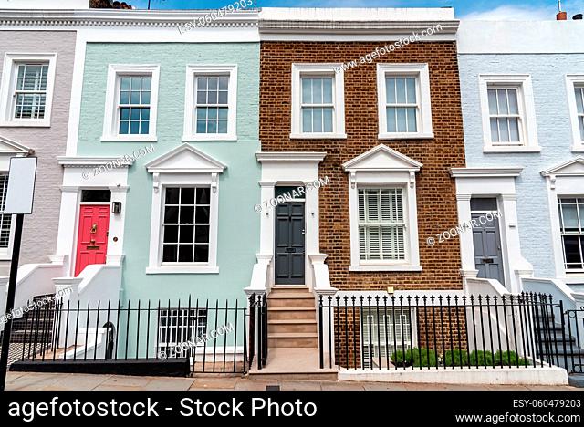 Bunte Reihenhäuser gesehen in Notting Hill, London