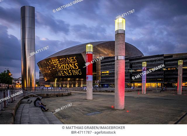 Welsh Millenium Centre, Architect Percy Thomas, Event Centre, Dusk, Cardiff, South Glamorgan, Wales, United Kingdom