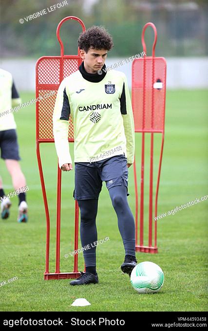 Anderlecht's Theo Leoni pictured in action during a training session of Belgian soccer team RSC Anderlecht, Wednesday 12 April 2023 in Brussels