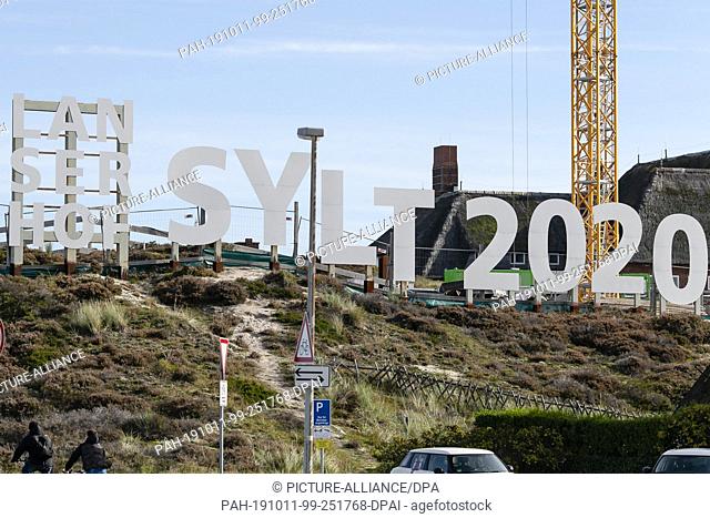 07 October 2019, Schleswig-Holstein, Westerland: Construction fences surround an excavation pit in List, where the luxury resort Lanserhof is being built