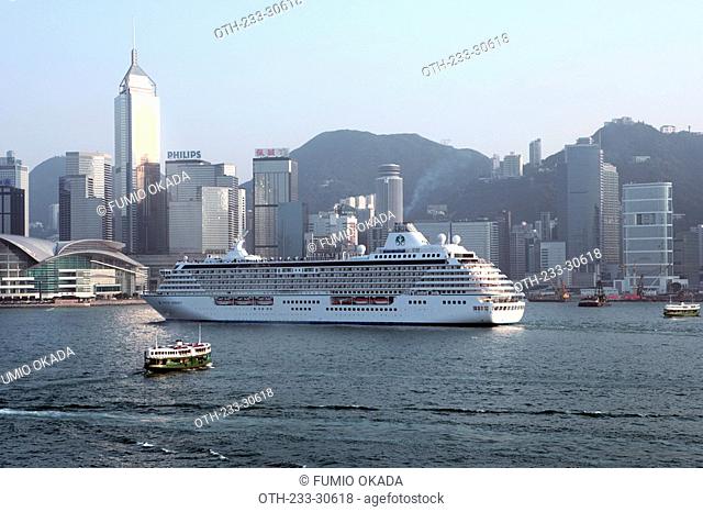 Cruiser departing in Victoria Harbour, Hong Kong