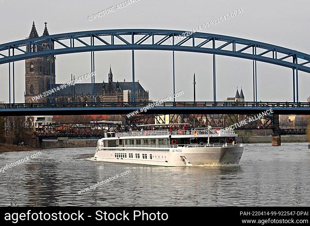 14 April 2022, Saxony-Anhalt, Magdeburg: The paddlewheel river cruise ship ""Elbe Princesse"" travels upstream the city route on the Elbe