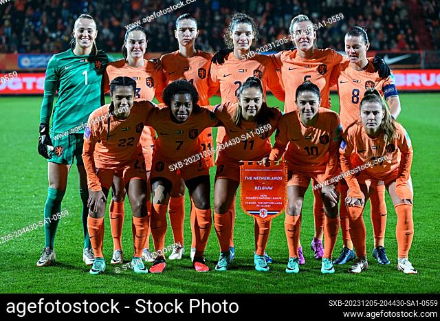 Team Holland pictured before a female soccer game between the national teams of The Netherlands , called the Oranje Leeuwinnen and Belgium