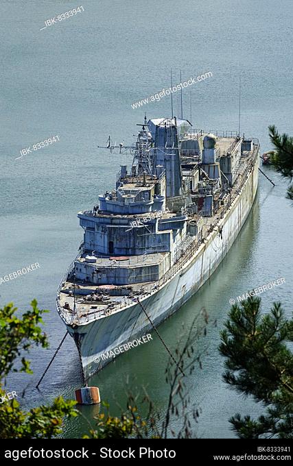 Former frigate Duguay-Trouin, specialised as a submarine hunter, French Navy ship graveyard, Cimetière des navires de Landevennec in a meander of the river...