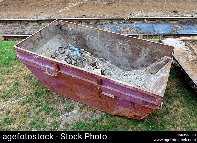 Skip Dump Container For Industrial Waste Collection