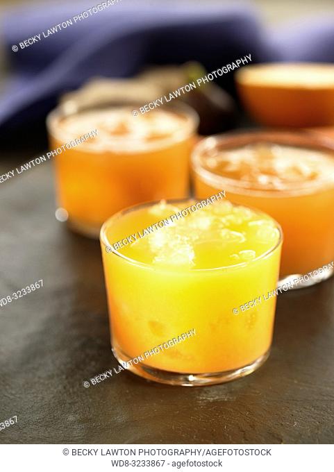 zumo de zanahoria, naranja, higo, platano y jengibre. / carrot, orange, fig, banana and ginger juice