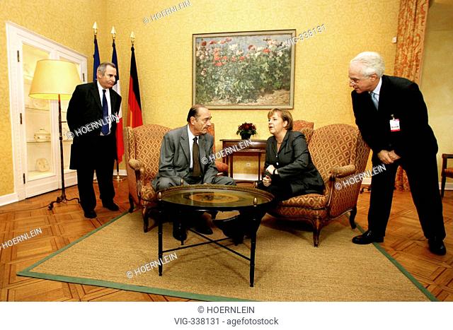 German Federal Chancellor Angela Merkel wellcomes french president Jacques Chirac at Mettlach in Saarland - Mettlach, Saarland, GERMANY, 05/12/2006
