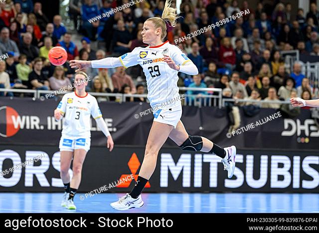 05 March 2023, Baden-Württemberg, Heidelberg: Handball, women: International match, Germany - Poland. Antje Döll from Germany in action