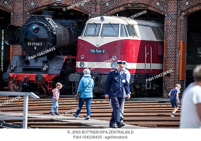 05.05.2018, Brandenburg, Wittenberge: Visitors are traveling in the railway museum Lokschuppen Wittenberge on the first day of the steam