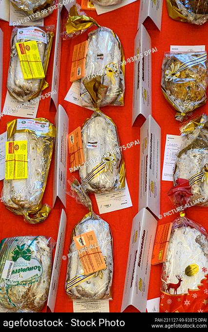 27 November 2023, Saxony-Anhalt, Magdeburg: Various stollen are ready for testing by the German Bread Institute. 24 bakers from Saxony-Anhalt submitted their...