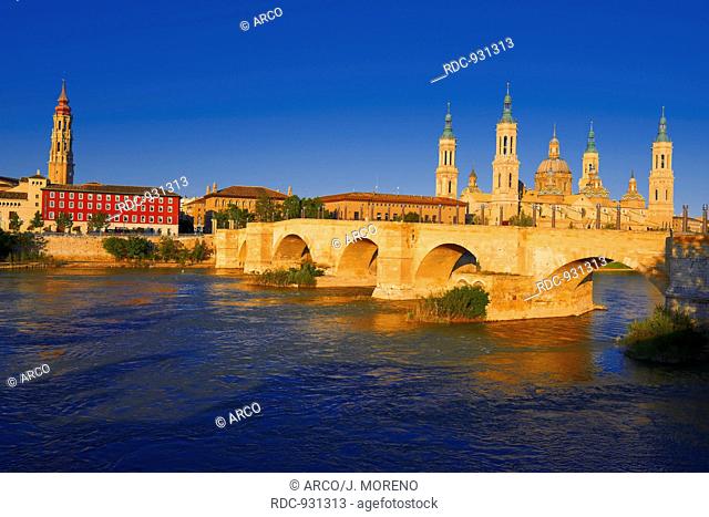 Zaragoza, Ebro River, Basilica del Pilar, Puente de Piedra, Saragossa, Aragon, Spain
