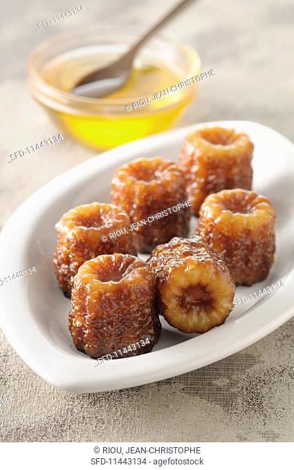 Canneles with honey