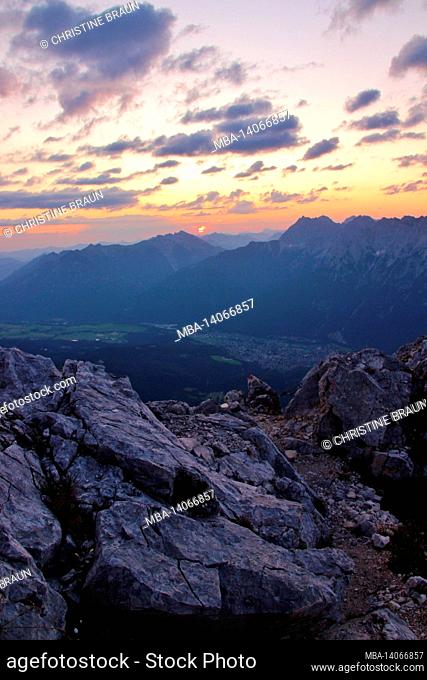 hike, obere wettersteinspitze, 2.297m germany, bavaria, upper bavaria, werdenfelser land, mittenwald, isar valley, in the background the karwendel mountains