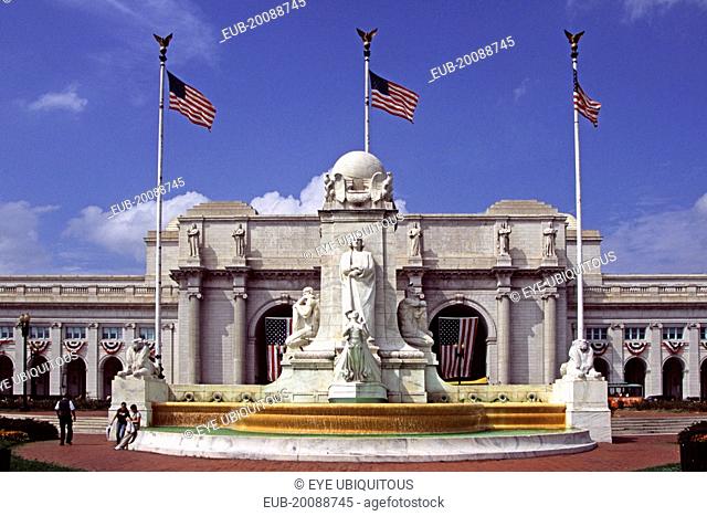 Christopher Columbus monument and fountain outside Union Railway Station