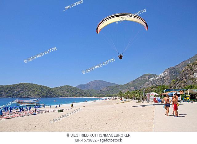 Paraglider, Oeluedeniz Bay near Fethiye, Turkish Aegean Sea, Turkish coast, Turkey