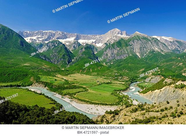 River Vjosa, Upper Vjosa valley, villages Kanikol and Dracove at Çarçovë, Permet region, Gjirokastra district, Gjirokastër, Albania