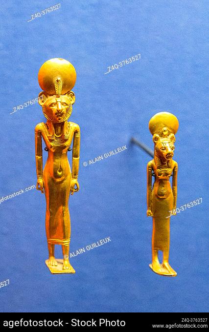 Egypt, Cairo, Egyptian Museum, jewellery found in the royal necropolis of Tanis : Gold amulets of Bastet, with lionness heads
