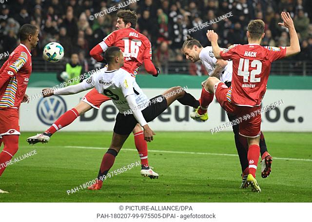 Frankfurt's Marco Russ (2-R), Sebastien Haller (C) and Mainz' Abdou Diallo (L), Stefan Bell (back) and Alexander Hack (R) vie for the ball during the German DFB...