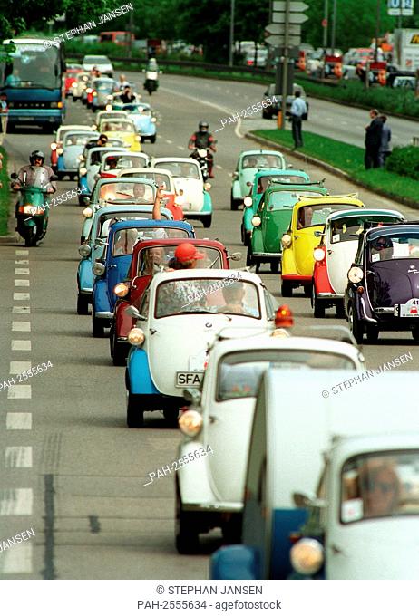 A parade of around 250 BMW Isetten rolls over the Munchner Petuelring. Isetta lovers from all over Germany came to the Isaar to celebrate the 40th anniversary...