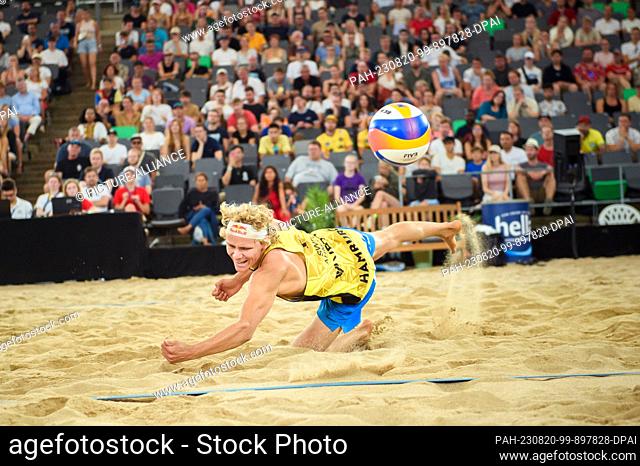 20 August 2023, Hamburg: Volleyball/Beach: Beach Pro Tour, Semifinal, Brazil - Sweden. David Ahman from Sweden tries to get the ball in the sand