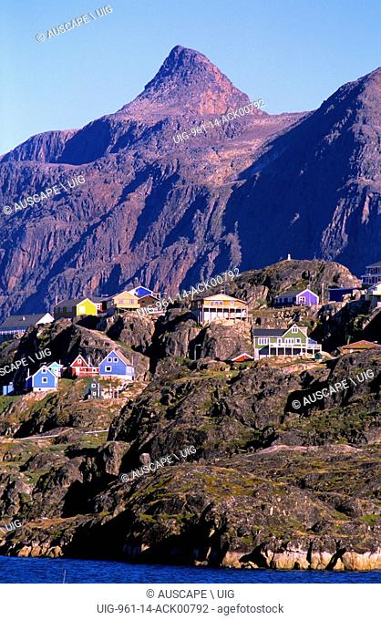 Sisimiut town and Nasaasaaq peak, 748 m. Western Greenland. (Photo by: Auscape/UIG)