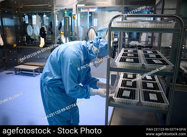 23 November 2023, Berlin: Employees check the functionality of Bayer AG's new STE 1 pharmaceutical production plant in Berlin-Wedding