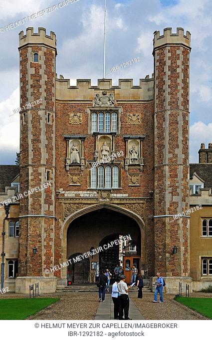 Gate to Trinity College, founded by Henry VIII in 1546, from the backyard, Trinity Street, Cambridge, Cambridgeshire, England, United Kingdom, Europe