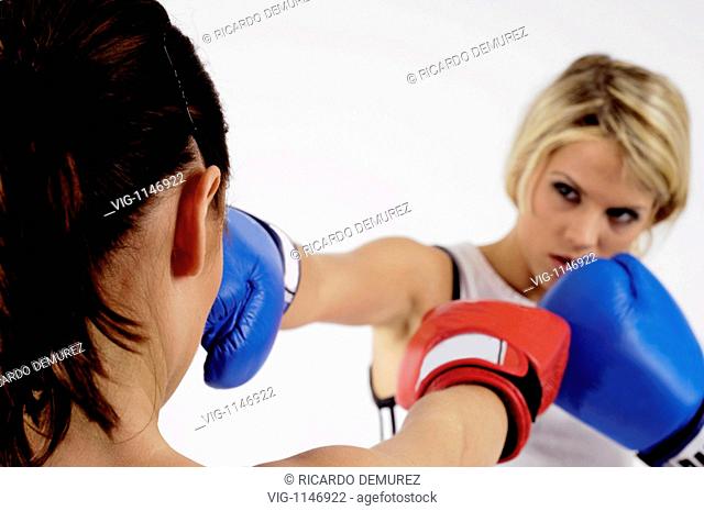 AUSTRIA , VIENNA , 11.02.2008, Two female boxers fighting each others - Vienna, Vienna, AUSTRIA, 11/02/2008
