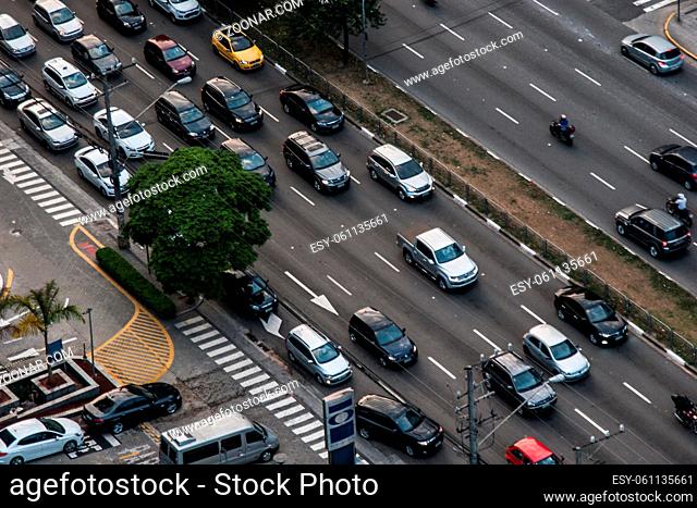 Wallpaper background of a high view of the street with cars on a traffic jam