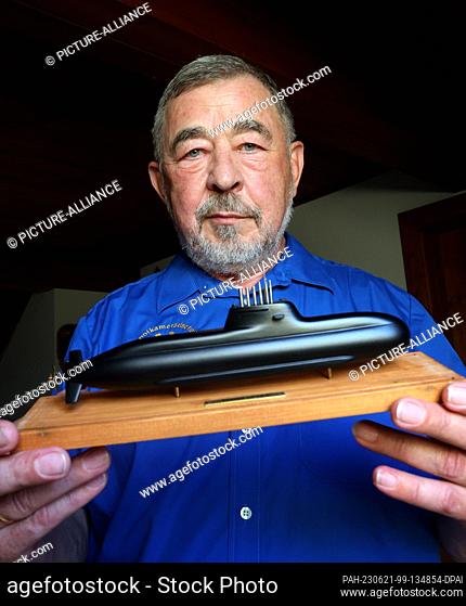 21 June 2023, Bavaria, Weilheim: Jürgen Weber, chairman of the German Submariners Association, holds a model of a submarine during an interview with the German...
