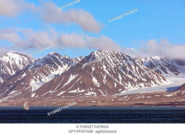 VILLAGE OF NY ALESUND, THE NORTHERNMOST COMMUNITY IN THE WORLD (78 56N), SPITZBERG, SVALBARD, ARCTIC OCEAN, NORWAY