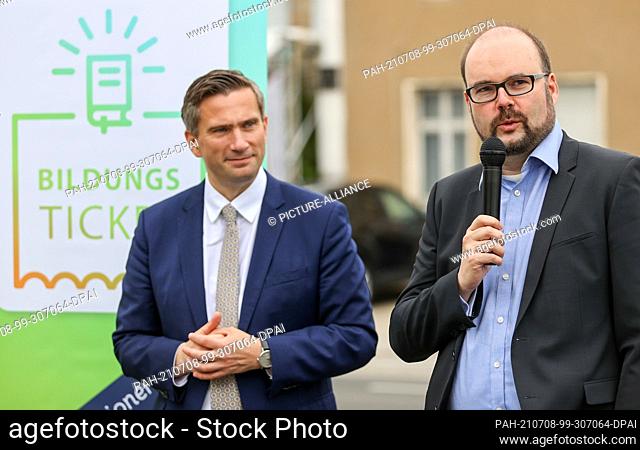 08 July 2021, Saxony, Delitzsch: Christian Piwarz (r, CDU), Saxony's Minister of Education, speaks alongside Martin Dulig (SPD), Saxony's Minister of Economics