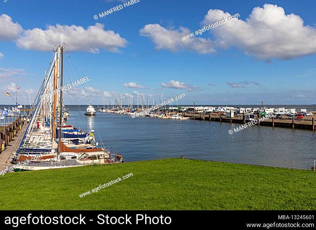 Seaside resort ship Jens Albrecht enters the port of Horumersiel, Horumersiel, Horumersiel-Schillig district, Wangerland municipality, Friesland district