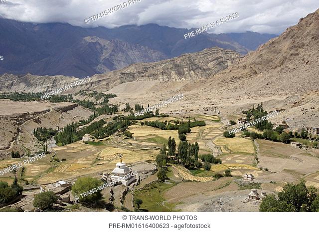 Chorten near Likir monastery, Jammu and Kashmir, India / Chörten nahe des Klosters Likir, Jammu und Kashmir, Indien