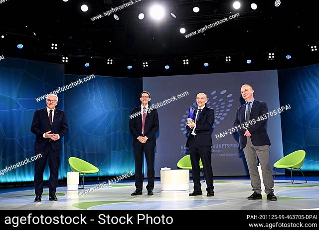 25 November 2020, Berlin: At the online presentation of the German Future Prize 2020, Federal President Frank-Walter Steinmeier (l) honors the winning team...