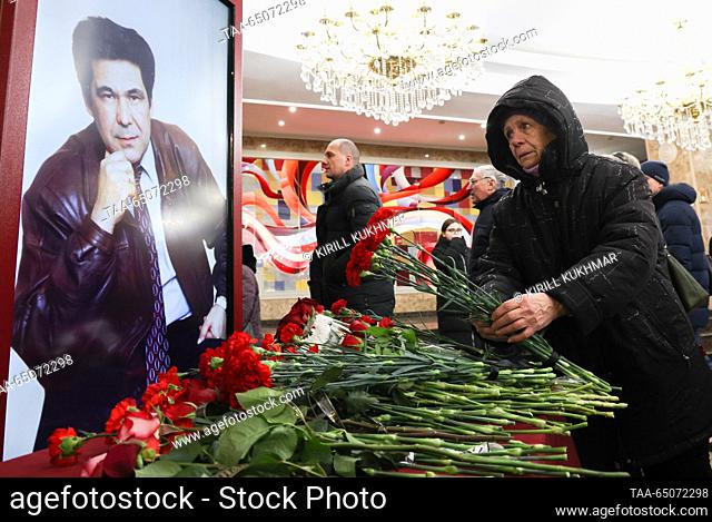 RUSSIA, KEMEROVO - NOVEMBER 22, 2023: Citizens bring flowers to a farewell ceremony held for Aman Tuleyev, Kemerovo Region Governor in 1997-2018