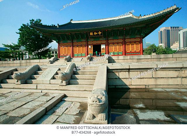 Deoksugung Palace of Virtous Longevity. Junghwajeon the main hall of the palace where coronations were held. Seoul, Republic of Korea. 2004