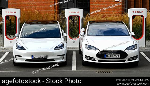10 September 2020, Berlin: Tesla cars are parked in front of the new Tesla V3 superchargers of the latest generation on the Euref Campus Berlin