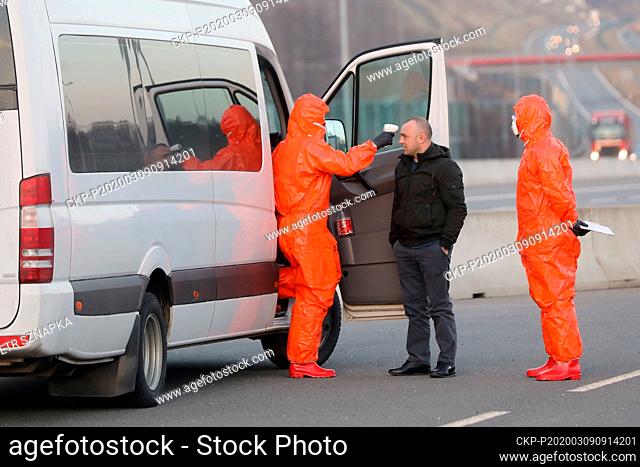 Polish customs officers in cooperation with firefighters and police officers began with medical checks and temperature measurements of drivers and passengers...