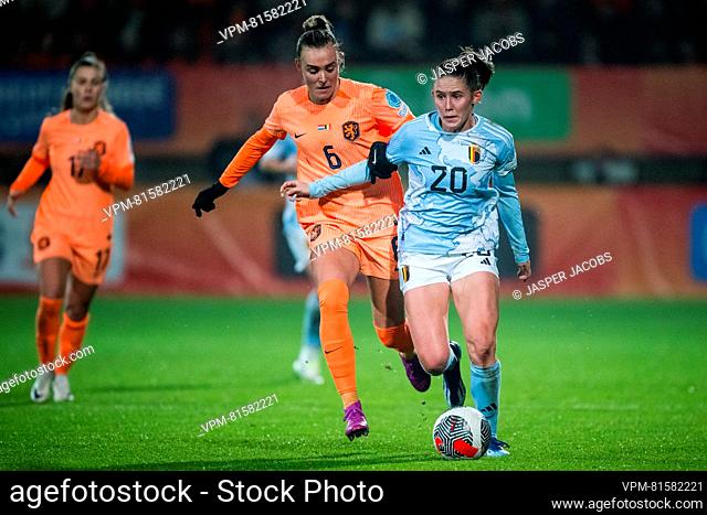 Dutch Jill Roord and Belgium's Marie Detroyer fight for the ball during a soccer match between Belgium's national women's team the Red Flames and the...