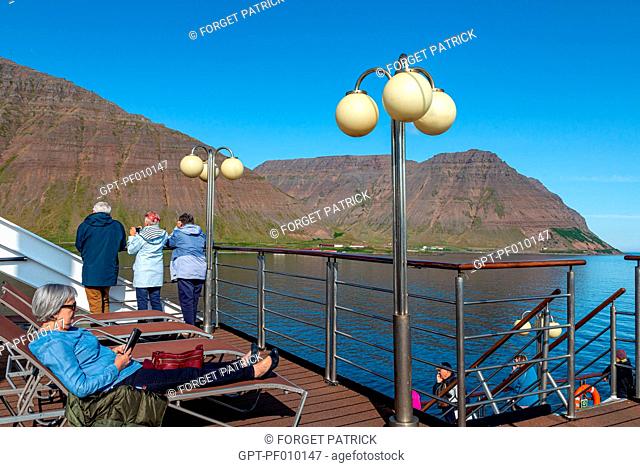 SAILING ON THE ASTORIA IN THE ISAFJARDARJUP FJORD, BAY OF ISAFJORDUR, ICELAND, EUROPE