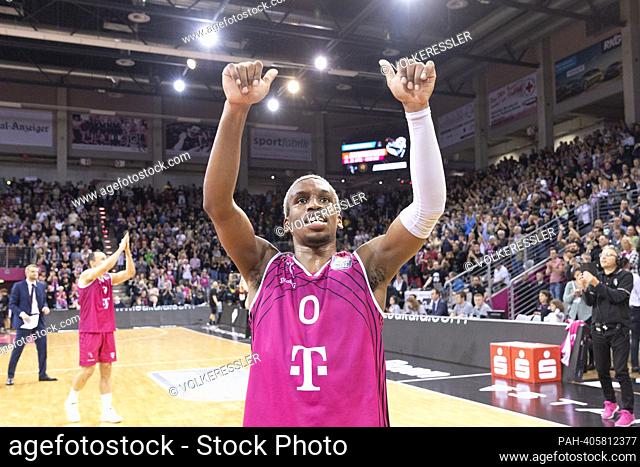 TJ SHORTS II (BON, mi.) shows thumbs up after, jubilation, celebration, joy, laughs. Final score 84:77, basketball 1st Bundesliga / Telekom Baskets Bonn-ALBA...