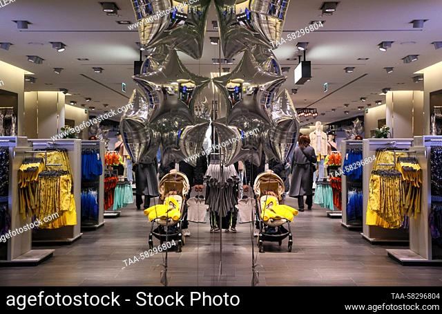 RUSSIA, MOSCOW - APRIL 8, 2023: Customers in a Gloria Jeans clothing shop in Moscow's Tverskaya Street. Alexander Shcherbak/TASS