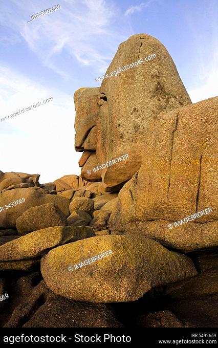 Rock formation, granite coast, Ploumanac'h, Cote du Granit Rose, Cotes d'Amor, Brittany, Ploumanach, France, Europe
