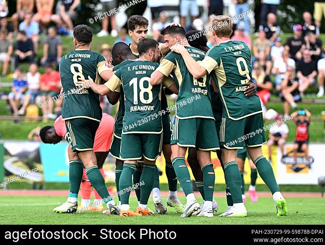 28 July 2023, Austria, Lienz: Soccer: Test match, Udinese Calcio - 1. FC Union Berlin, Union's Rani Khedira (l-r), Jerome Roussillon, Josip Juranovic