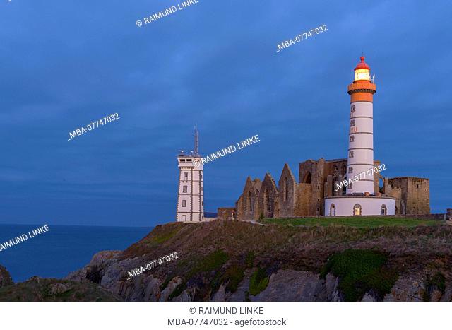 Lighthouse in the morning with beacon, Saint Mathieu lighthouse with ruin of Benedictine abbey, Pointe Saint-Mathieu, Plougonvelin, Finistere, Brittany, France